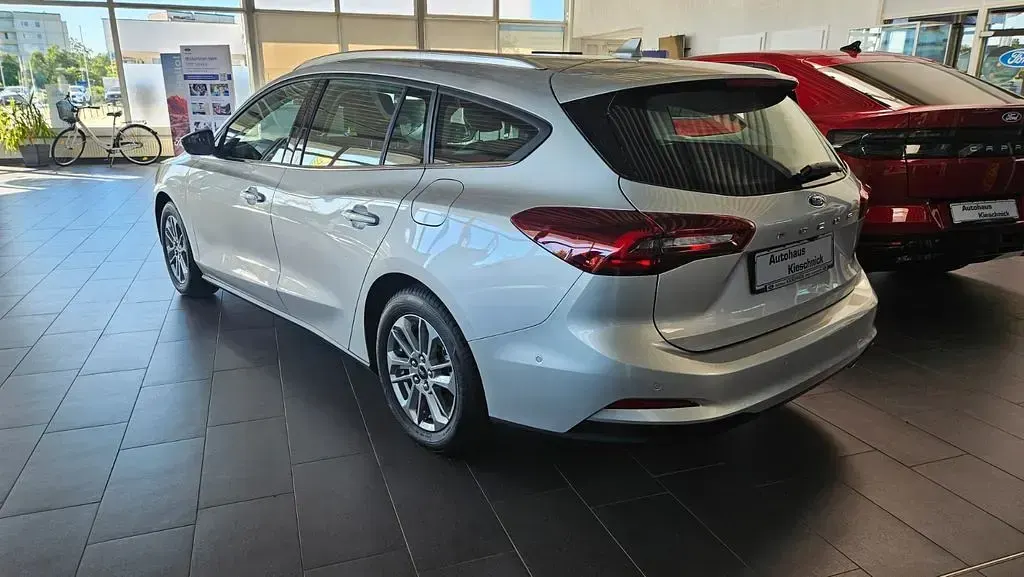 Neu Ford Focus Titanium 125 PS (91 kW) 2026 Silber Limousine