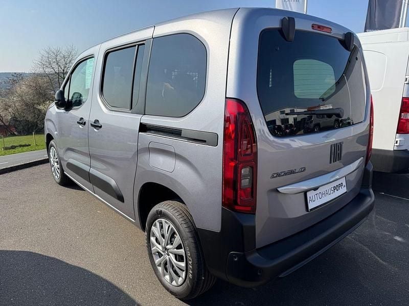 Neu Fiat Doblò 102 PS (75 kW) 2025 Silber Van / Kleinbus