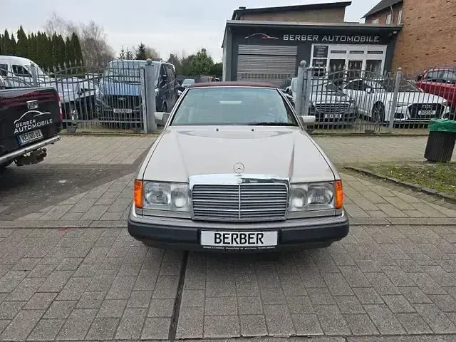 Gebraucht Mercedes E320 220 PS (161 kW) 1993 Rauchsilber  metallic (metallic) Cabrio