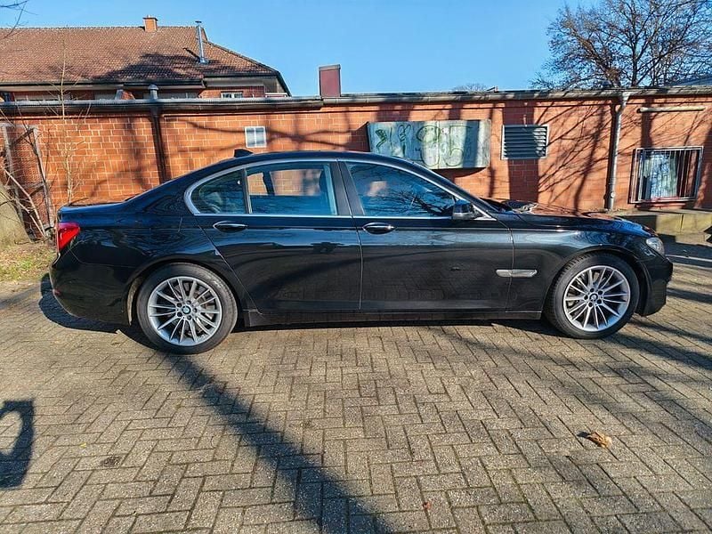 Gebraucht BMW 750 Performance 449 PS (330 kW) 2012 Schwarz Limousine