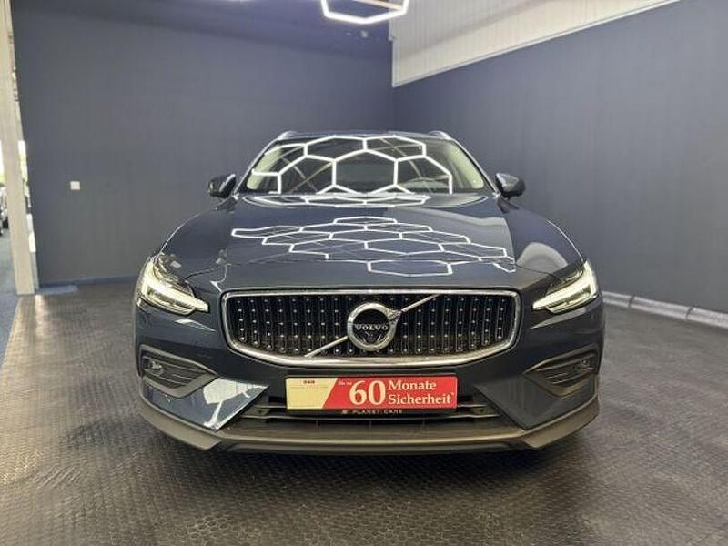 Gebraucht Volvo V60 CC 197 PS (144 kW) 2021 Denim blue / metallic Kombi