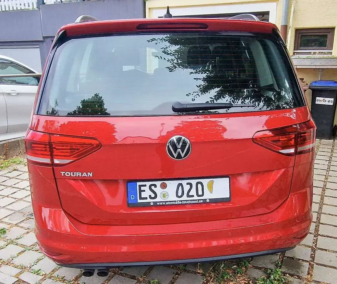 Gebraucht VW Touran 150 PS (110 kW) 2021 Rot Van / Kleinbus