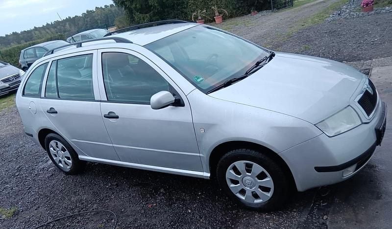 Grau Gebraucht 2003 Skoda Fabia Kombi | 600 € (Guter Preis) - Bild 1/4