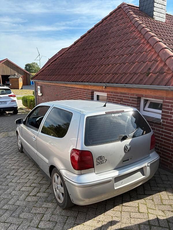 Silber Gebraucht 2000 VW Polo Kleinwagen | 800 € (Fairer Preis) - Bild 1/4