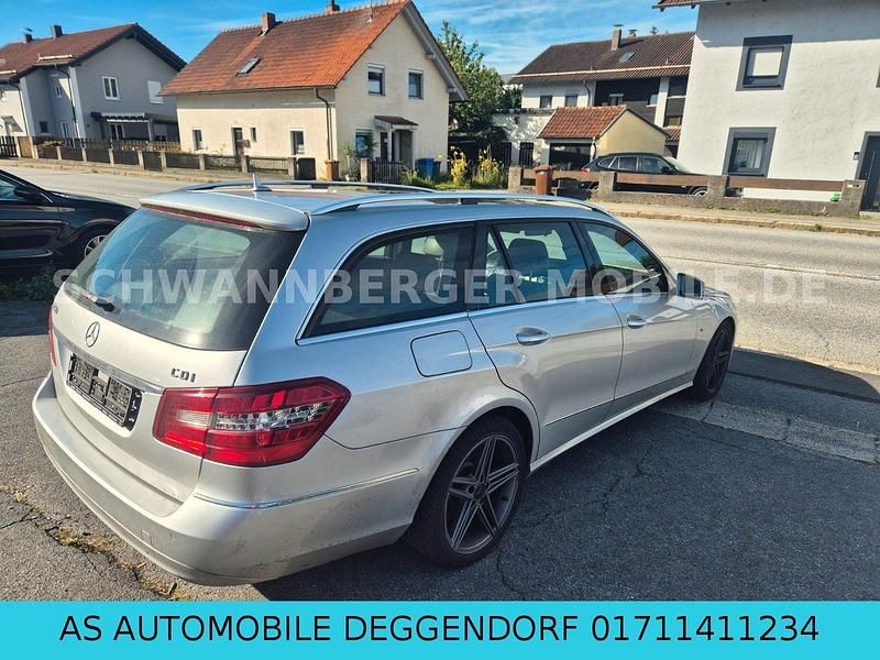 Gebraucht Mercedes E250 204 PS (150 kW) 2010 Silber Kombi