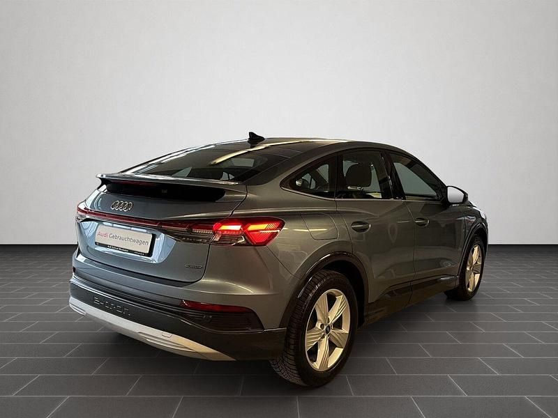 Gebraucht Audi Q4 e-tron Advanced Plus 219 kW (299 PS) 2022 Geysirblau metallic (metallic) SUV