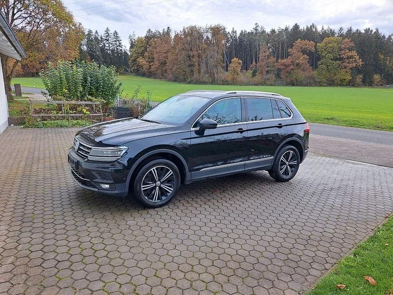 Deep black perleffekt Gebraucht 2019 VW Tiguan Highline SUV | 18.999 € (Superpreis) - Bild 1/4