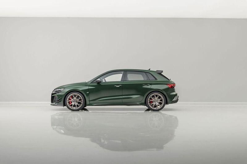 Neu Audi RS3 Competition 400 PS (294 kW) 2026 Grün Limousine