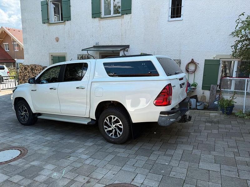 Gebraucht Toyota HiLux 150 PS (110 kW) 2018 Weiß Pickup