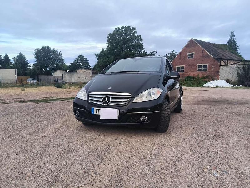 Schwarz Gebraucht 2011 Mercedes A160 Avantgarde Kleinwagen | 3.999 € (Fairer Preis) - Bild 1/4