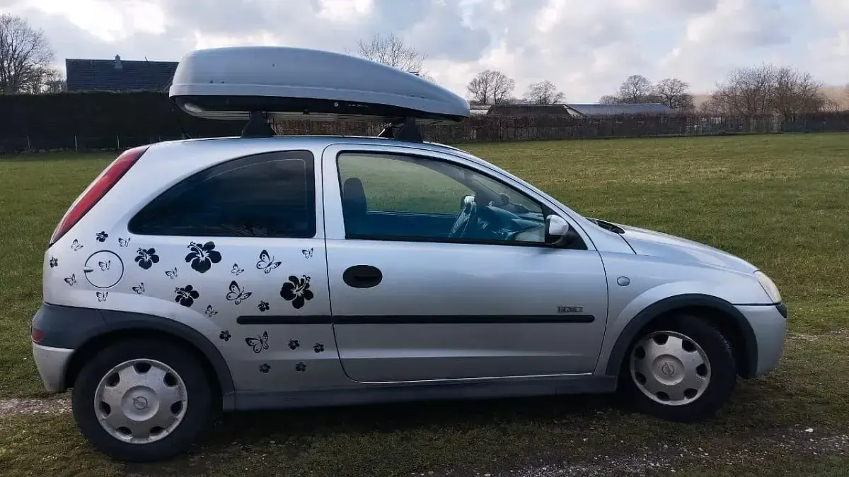 Używany Opel Corsa 75 KM (55 kW) 2002 Szary Hatchback