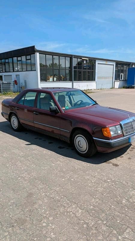 Gebraucht Mercedes E230 1987 Rot Limousine