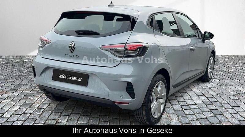 Neu Renault Clio V 91 PS (66 kW) 2026 Grau Limousine