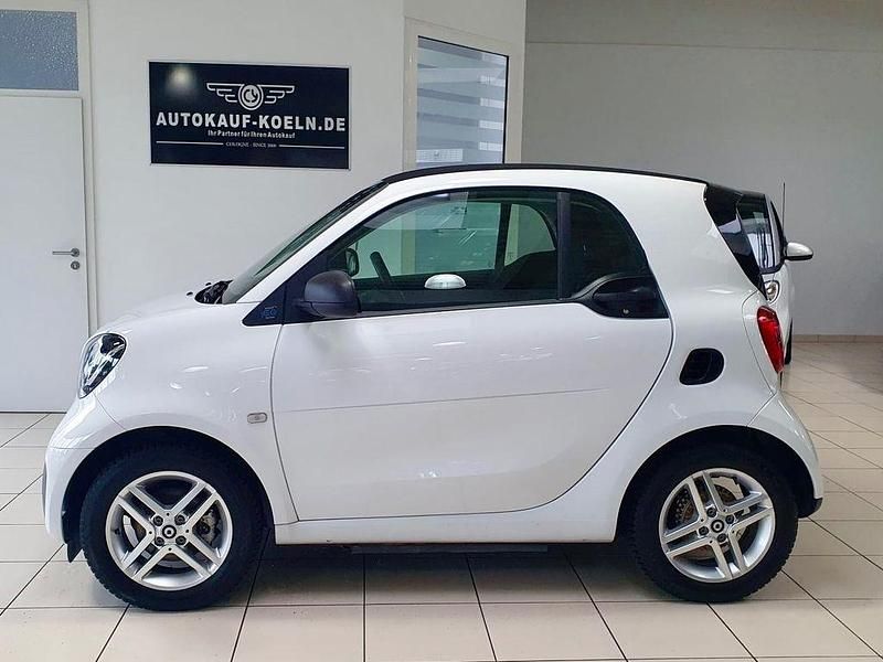Weiß Gebraucht 2021 Smart ForTwo Electric Drive Coupé | 10.500 € (Etwas zu teuer) - Bild 1/4