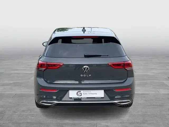 Gebraucht VW Golf VIII Style 131 PS (96 kW) 2024 Grau Limousine