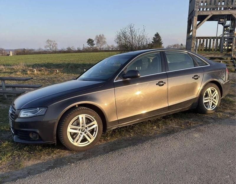 Gebraucht Audi A4 Ambiente 160 PS (117 kW) 2010 Grau Limousine