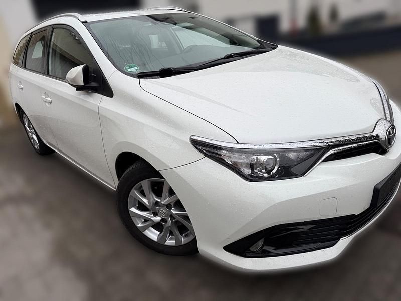 Gebraucht Toyota Auris Sport 112 PS (82 kW) 2015 Weiß Kombi
