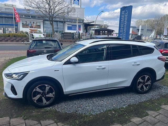 Gebraucht Ford Focus Active X 116 PS (85 kW) 2023 Weiß Limousine