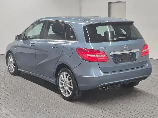 Gebraucht Mercedes B200 156 PS (114 kW) 2012 Universumblau met. Kleinwagen