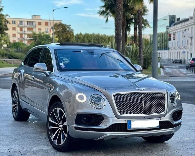 Grau Gebraucht 2017 Bentley Bentayga SUV | 68.500 € (Guter Preis) - Bild 1/4