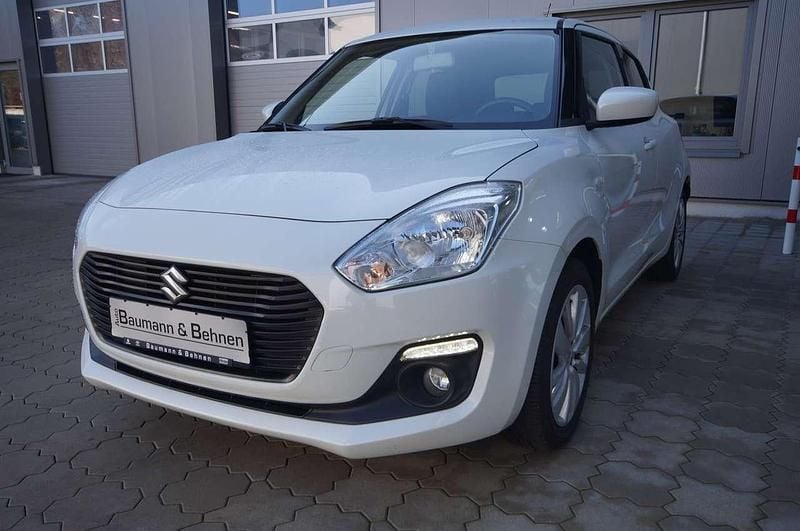 Gebraucht Suzuki Swift Comfort 90 PS (66 kW) 2019 Pure white pearl Kleinwagen