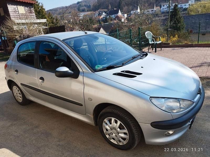Gebraucht Peugeot 206 75 PS (55 kW) 2002 Silber Limousine