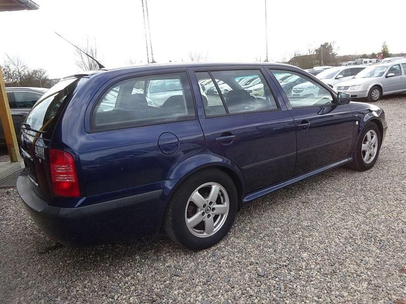 Gebraucht Skoda Octavia Ambiente 116 PS (85 kW) 2003 Blau Kombi