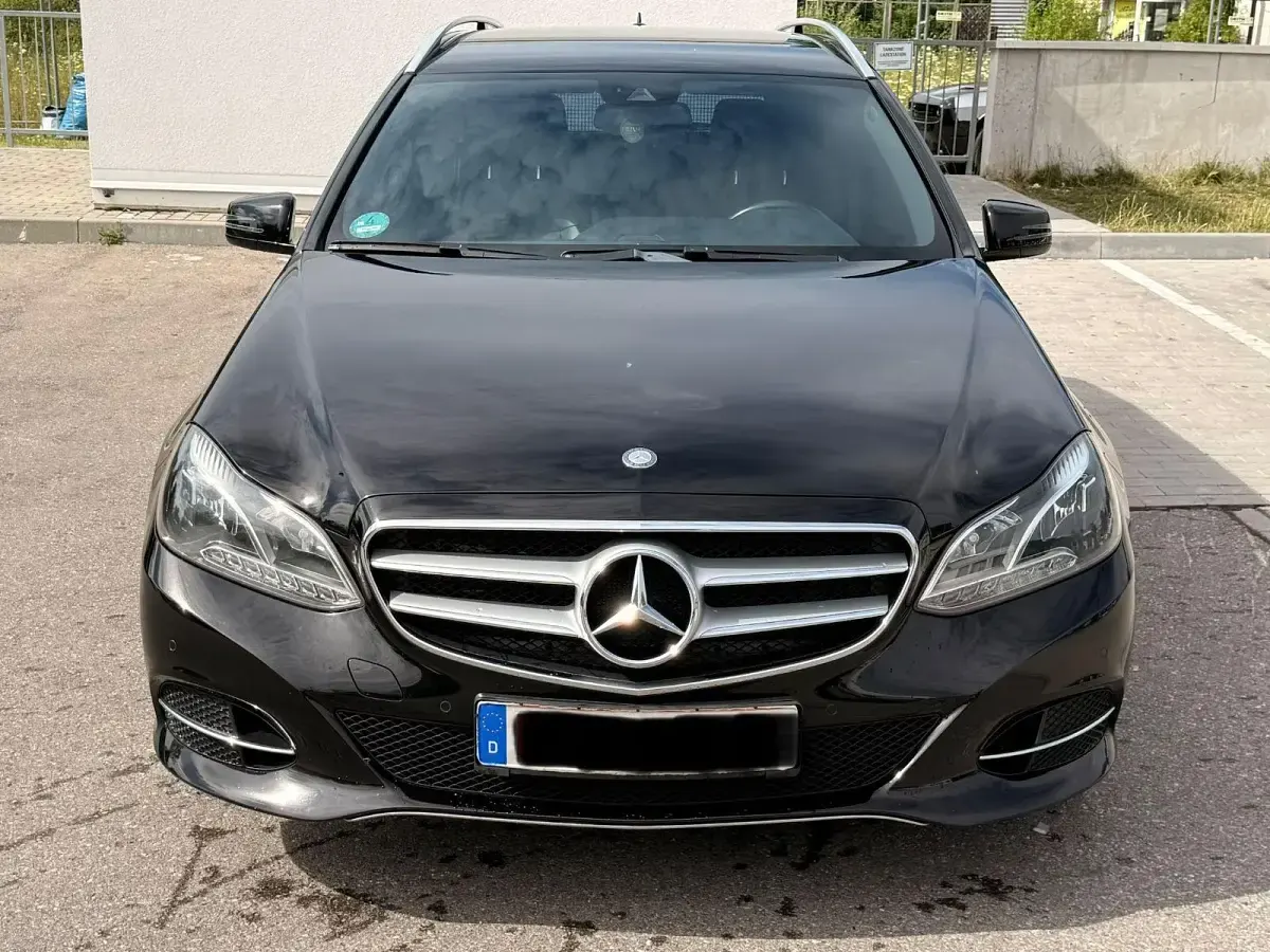 Gebraucht Mercedes E250 Avantgarde 204 PS (150 kW) 2014 Schwarz Limousine