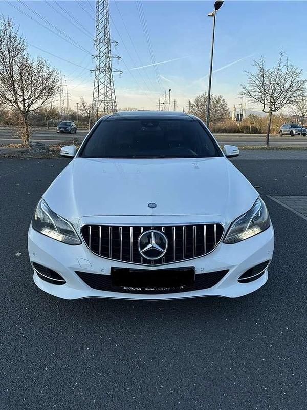 Weiß Gebraucht 2013 Mercedes E300 Avantgarde Limousine | 10.800 € (Fairer Preis) - Bild 1/4