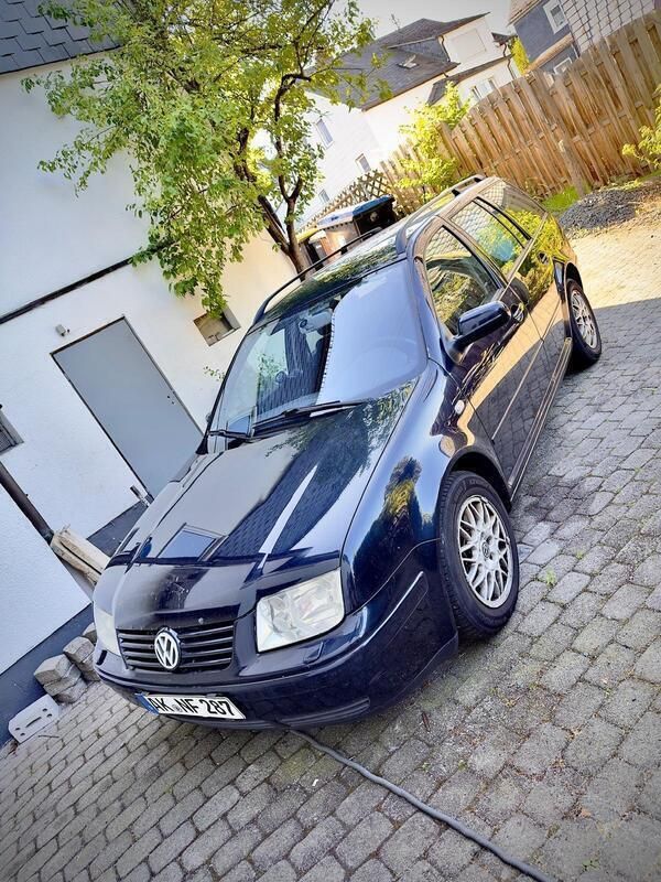 Schwarz Gebraucht 2001 VW Bora Limousine | 1.600 € (Teuer) - Bild 1/2