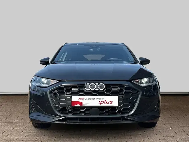 Gebraucht Audi A3 Sport 116 PS (85 kW) 2025 Grau Limousine