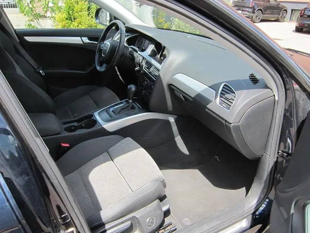 Gebraucht Audi A4 Ambiente 190 PS (139 kW) 2008 Blau Limousine