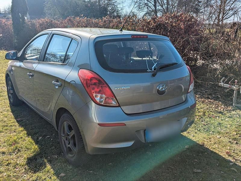 Gebraucht Hyundai i20 86 PS (63 kW) 2013 Grau Kleinwagen