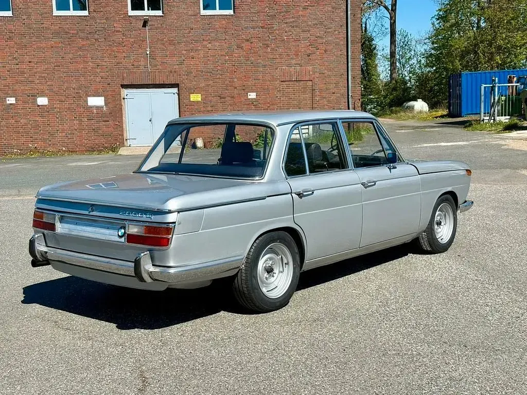 Gebraucht BMW 2000 131 PS (96 kW) 1971 Silber Limousine