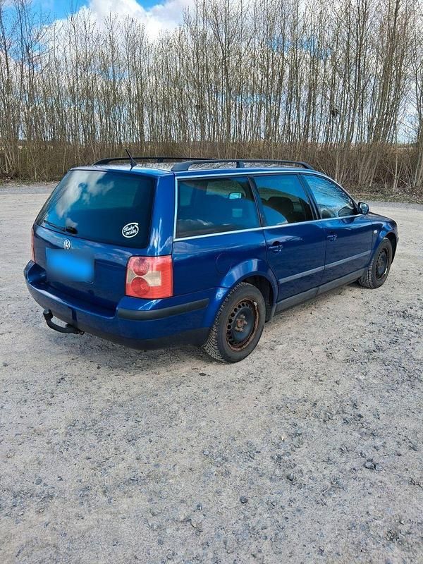 Gebraucht VW Passat 116 PS (85 kW) 2001 Blau Kombi