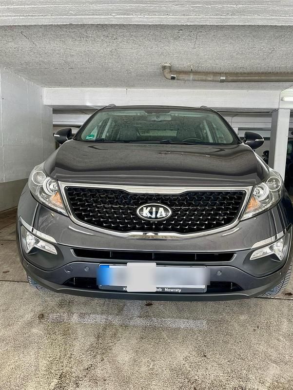 Grau Gebraucht 2015 Kia Sportage DREAM-TEAM Edition SUV | 10.990 € (Guter Preis) - Bild 1/4