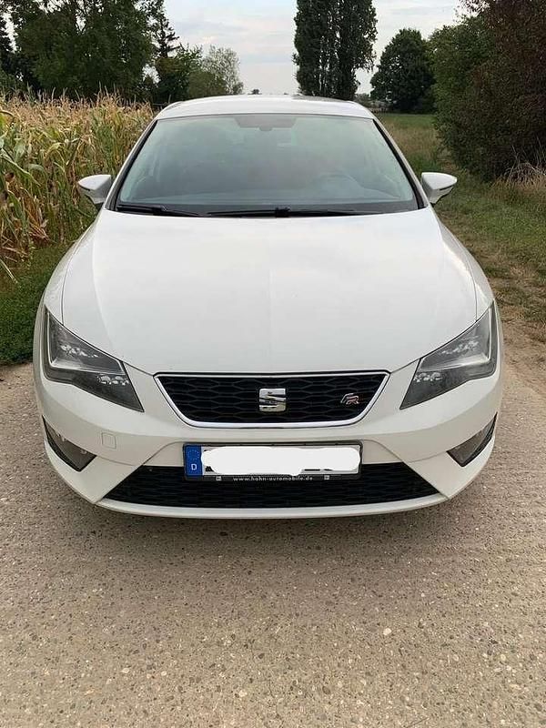 Weiß Gebraucht 2014 Seat Leon Limousine | 10.000 € (Etwas zu teuer) - Bild 1/4