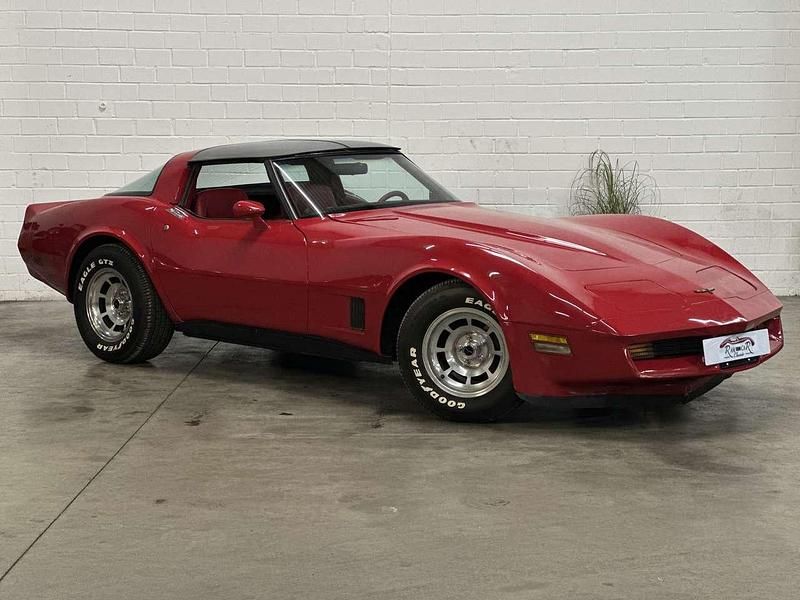 Rot Gebraucht 1981 Chevrolet Corvette Coupé | 21.900 € - Bild 1/4