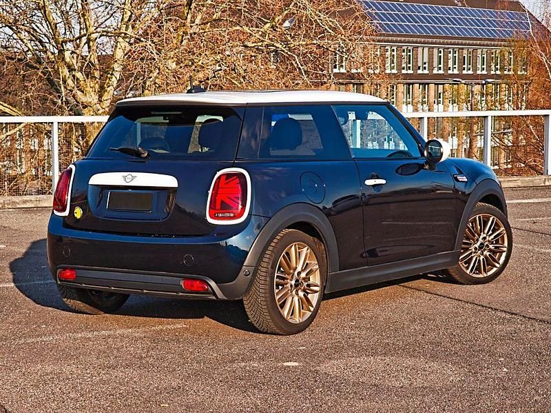 Gebraucht Mini Cooper SE Classic 135 kW (184 PS) 2023 Blau Kleinwagen