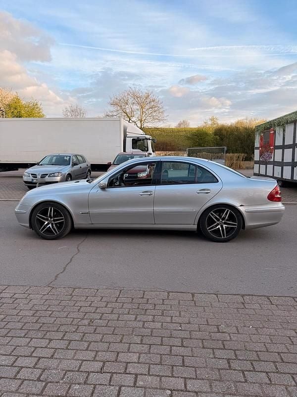 Gebraucht Mercedes E270 177 PS (130 kW) 2002 Grau Limousine