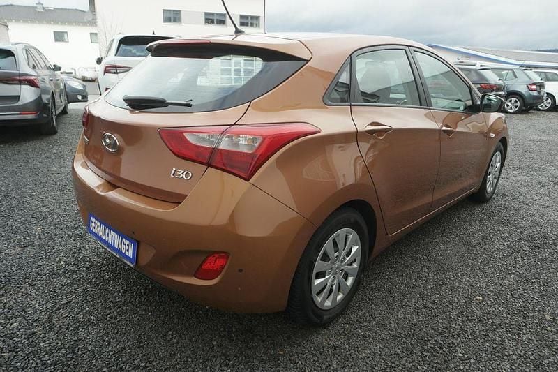 Gebraucht Hyundai i30 Classic 101 PS (74 kW) 2015 Orange Limousine
