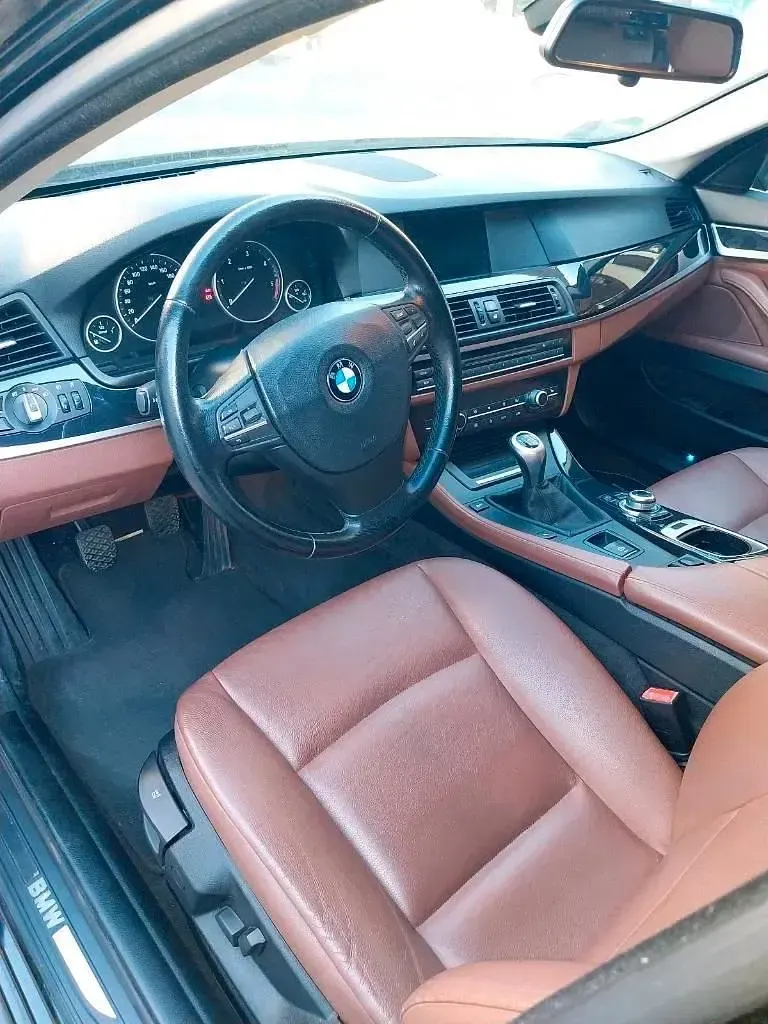 Gebraucht BMW 520 184 PS (135 kW) 2011 Schwarz Kombi