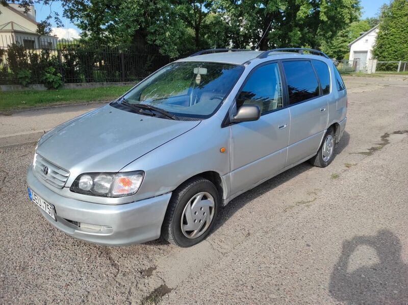 Silber Gebraucht 1999 Toyota Picnic Van / Kleinbus | 2.450 € - Bild 1/4