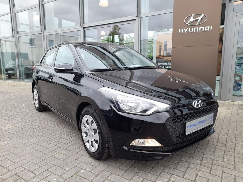 Schwarz Gebraucht 2017 Hyundai i20 Trend Limousine | 10.480 € (Fairer Preis) - Bild 1/4