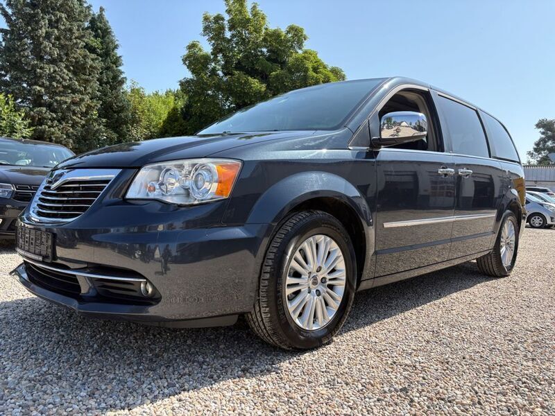 Grau Gebraucht 2014 Lancia Voyager Platinum Van / Kleinbus | 9.990 € (Etwas zu teuer) - Bild 1/4
