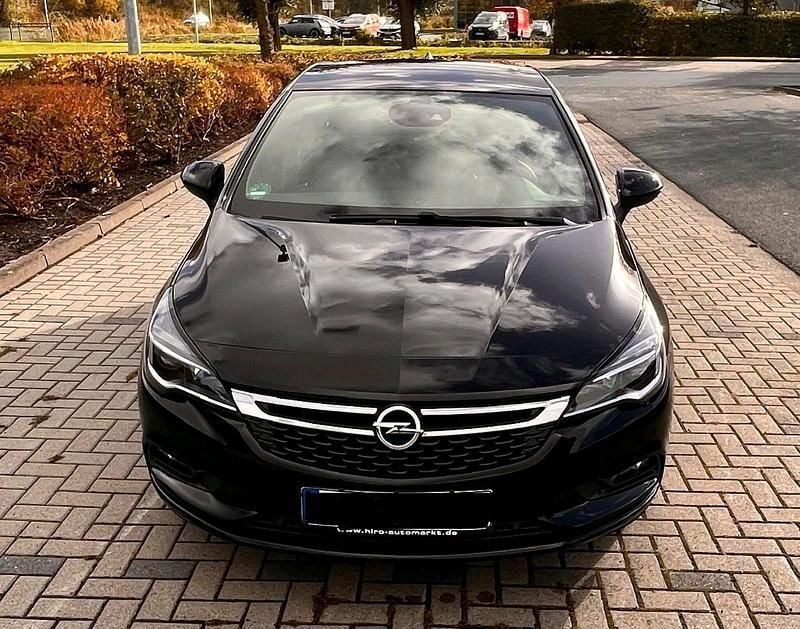 Schwarz Gebraucht 2017 Opel Astra Limousine | 10.000 € (Fairer Preis) - Bild 1/4