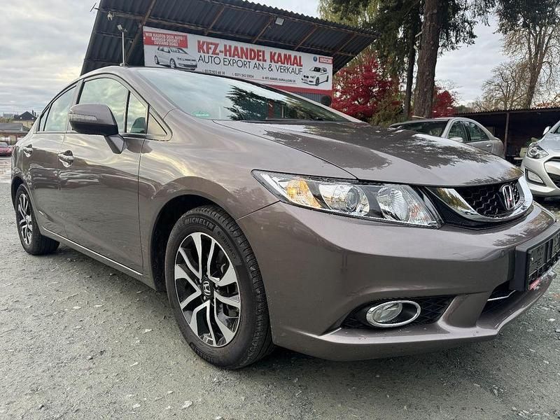 Braun Gebraucht 2016 Honda Civic Comfort Limousine | 12.999 € (Guter Preis) - Bild 1/4