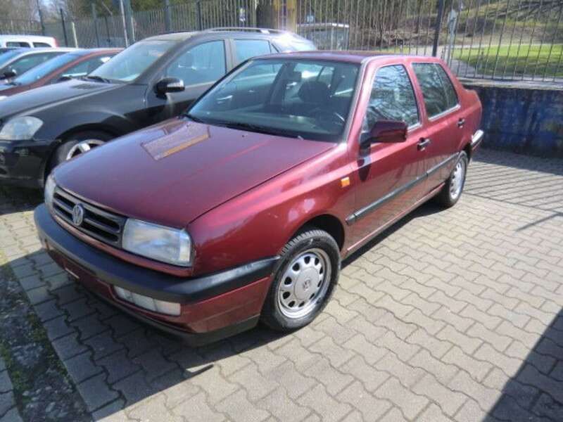 Rot Gebraucht 1992 VW Vento Limousine | 750 € - Bild 1/4