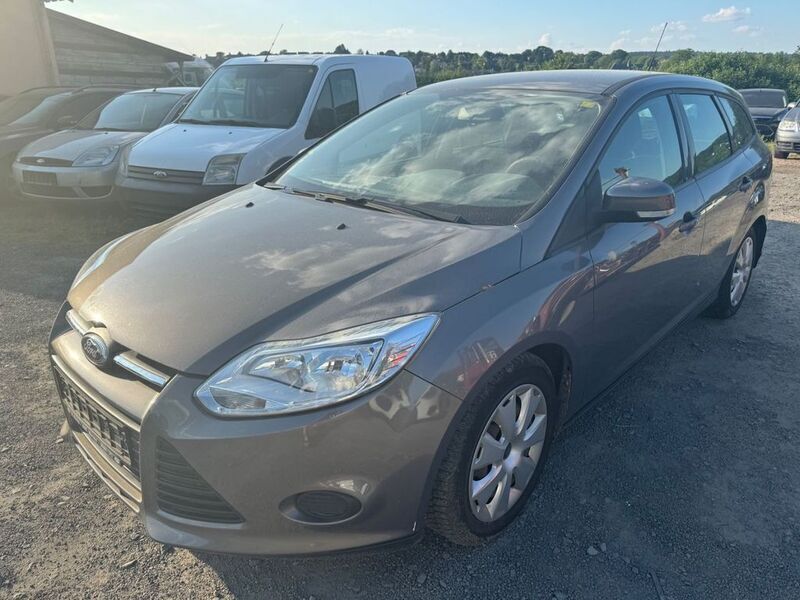 Grau Gebraucht 2011 Ford Focus Trend Kombi | 2.700 € (Guter Preis) - Bild 1/4