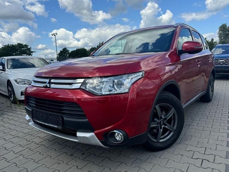Rot Gebraucht 2014 Mitsubishi Outlander Instyle SUV | 7.999 € - Bild 1/4